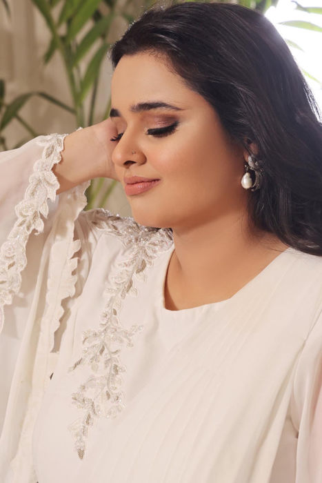 Faiza Saleem in Azal