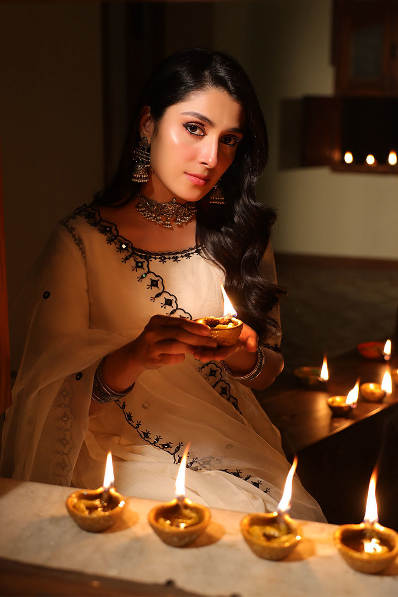 Picture of Ayeza Khan in Grace