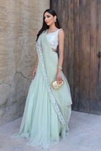 Picture of Alizey Mirza