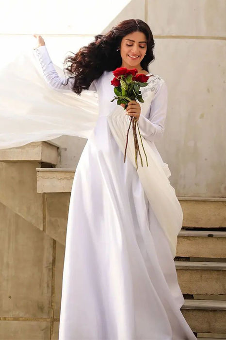 Picture of Ayeza Khan in Suraiti