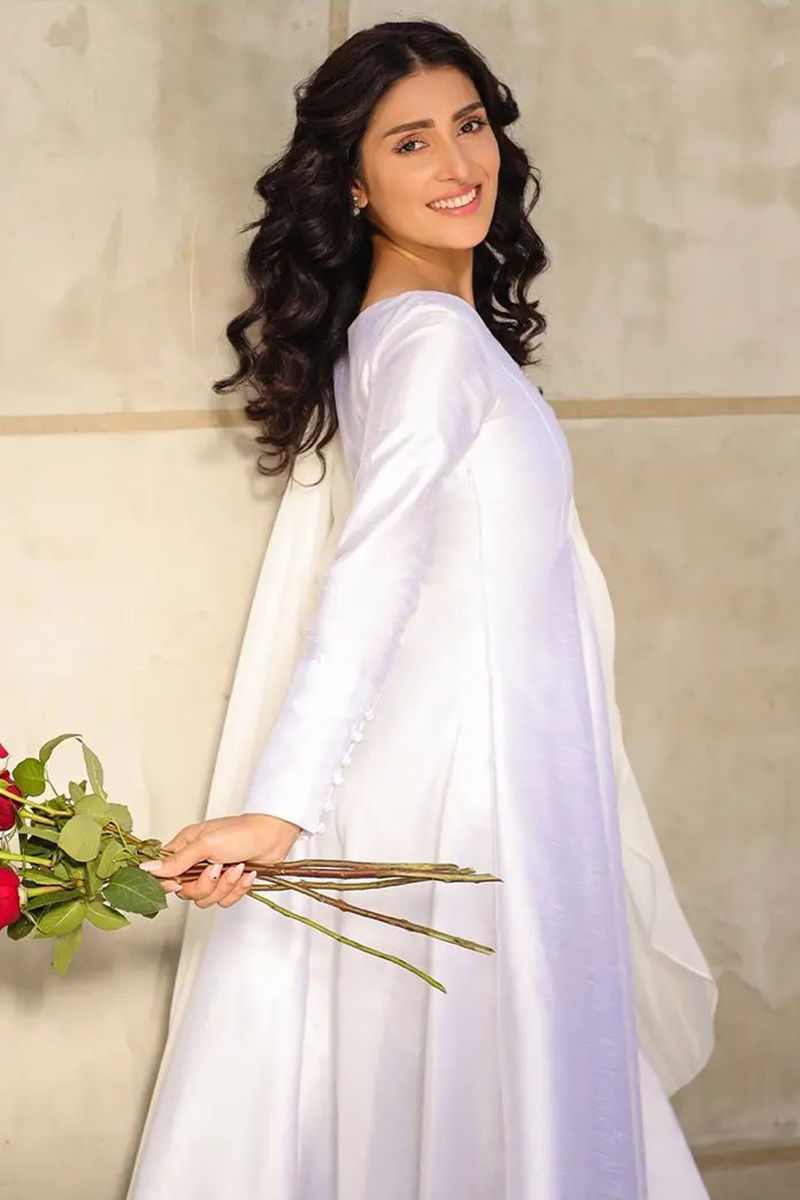 Picture of Ayeza Khan in Suraiti