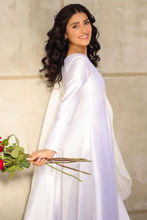 Picture of Ayeza Khan in Suraiti