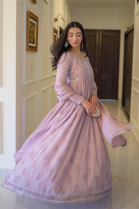 Amina Sultan in Isha