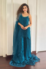 Picture of Hajra Yamin in Lara