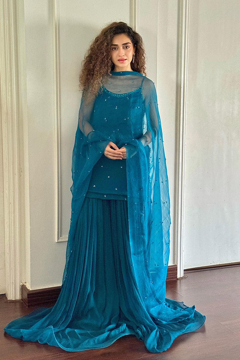 Picture of Hajra Yamin in Lara