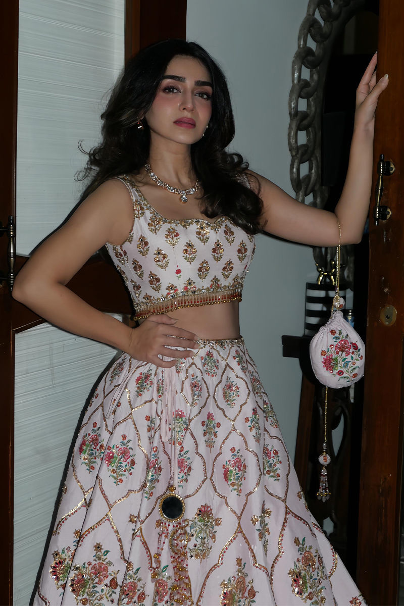 Picture of Hajra in Naina