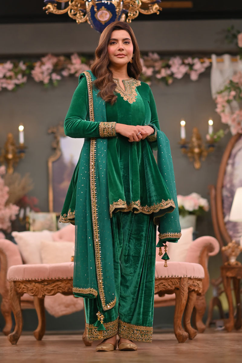 Picture of Nida Yasir in Misha