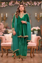 Picture of Nida Yasir in Misha