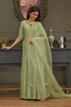 Picture of Zoya Nasir in Claire